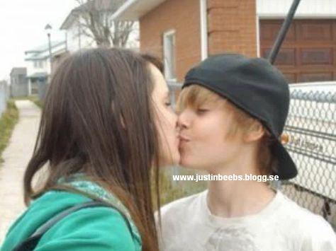 justin bieber and his girlfriend kissing on the lips. Justin bieberjustin ieber